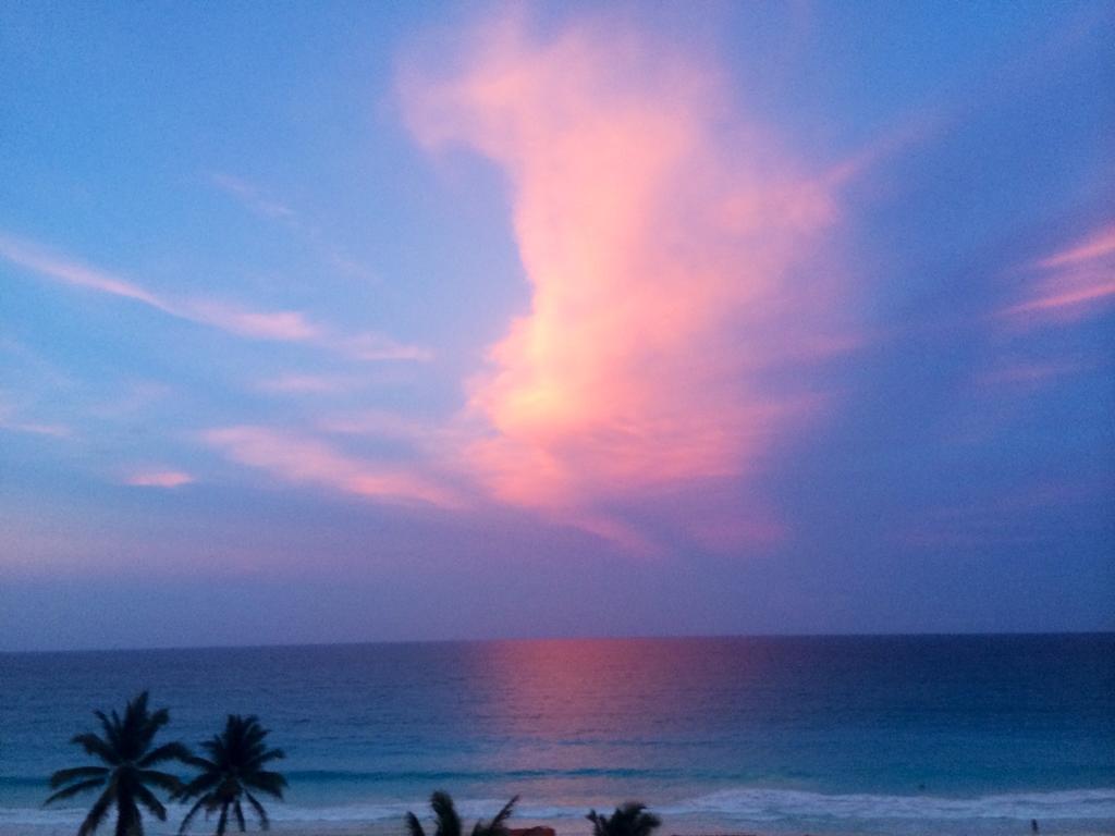 Cancun Beach Aparthotel Brisas Екстериор снимка