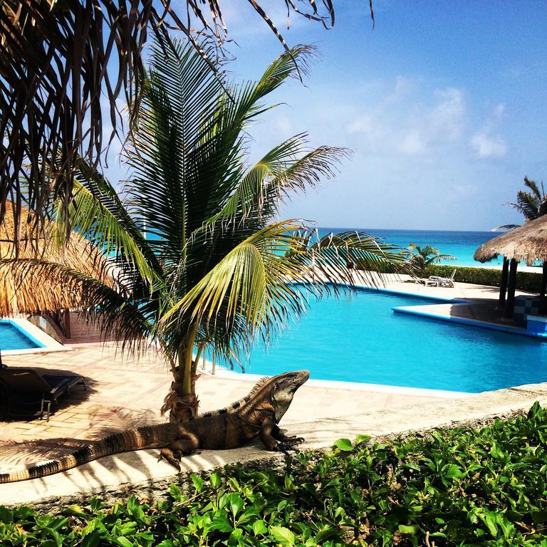 Cancun Beach Aparthotel Brisas Екстериор снимка