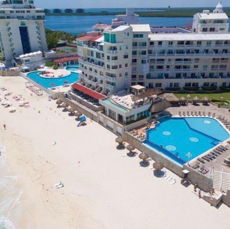 Cancun Beach Aparthotel Brisas Екстериор снимка