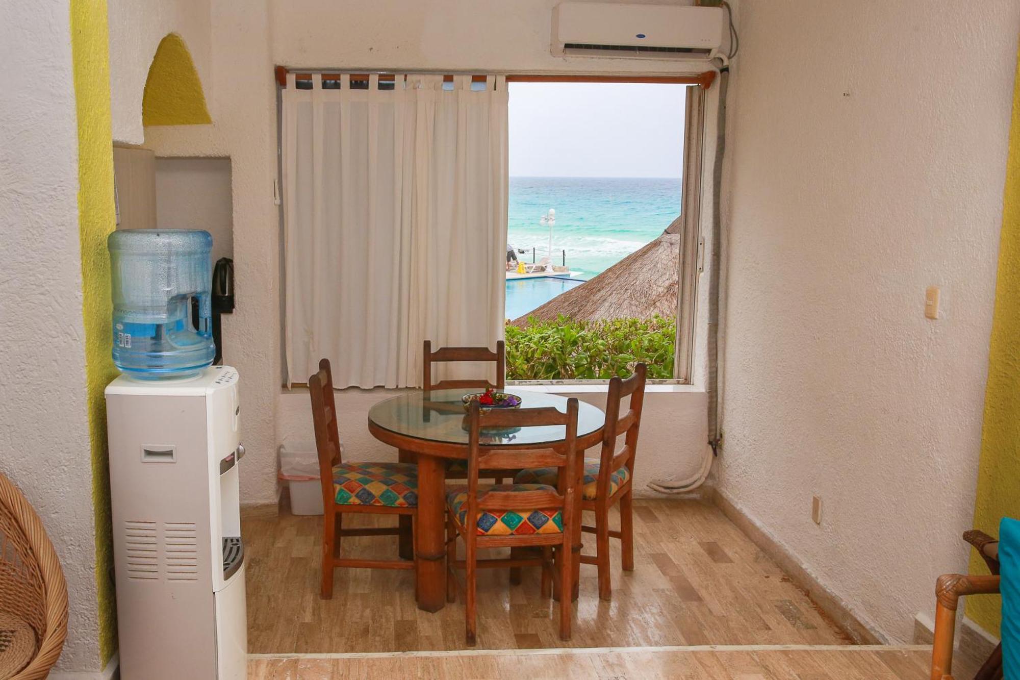 Cancun Beach Aparthotel Brisas Екстериор снимка