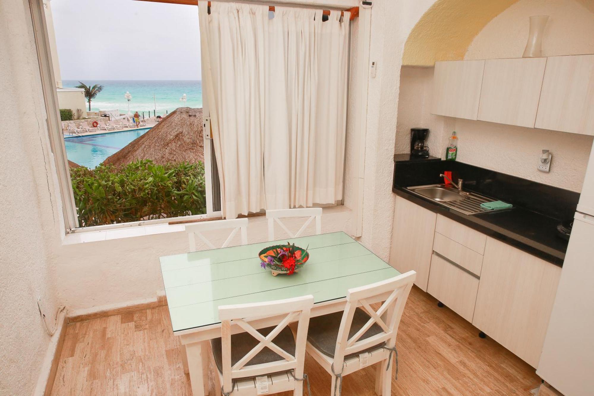 Cancun Beach Aparthotel Brisas Екстериор снимка